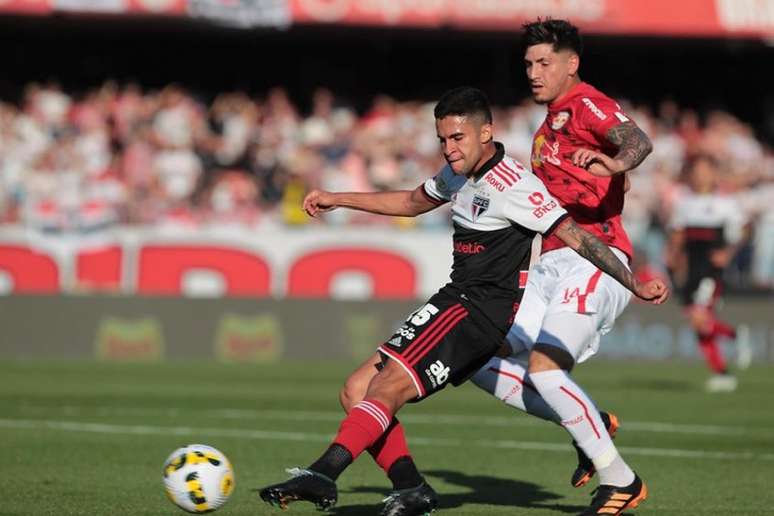 Um dos principais alvos das críticas virtuais, Nestor tem a confiança do treinador (Foto: Rubens Chiri/São Paulo FC)