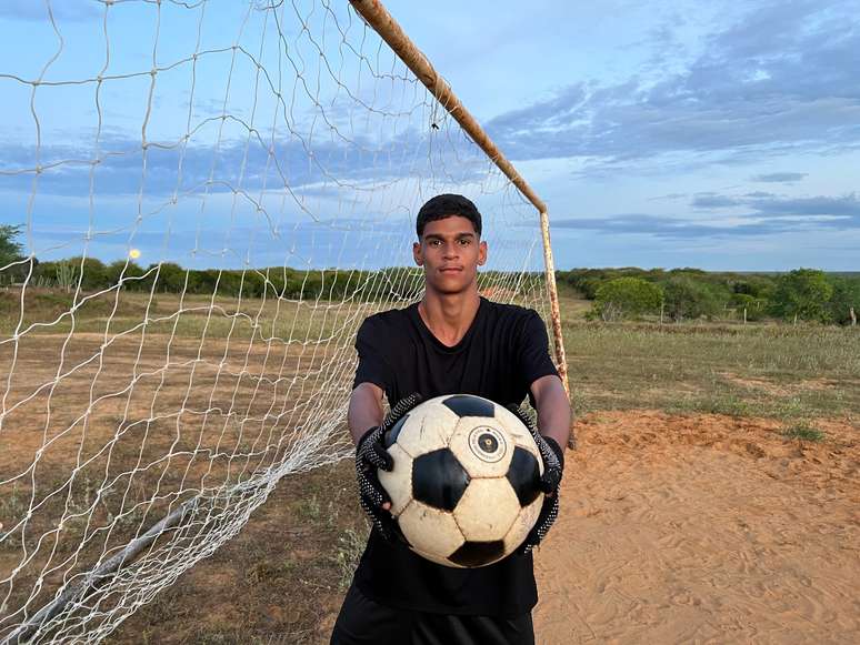 Luva de Pedreiro começou com vídeos em um campo no interior da Bahia