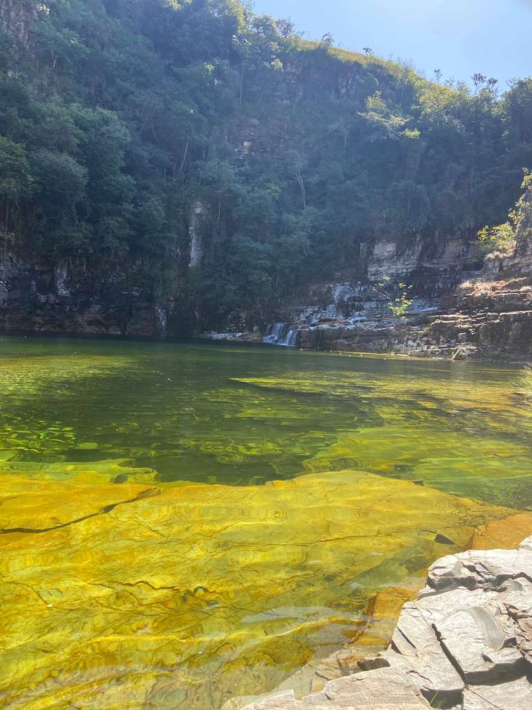 Quanto mais sol, mais lindas as cores da Cachoeira da Capivara.