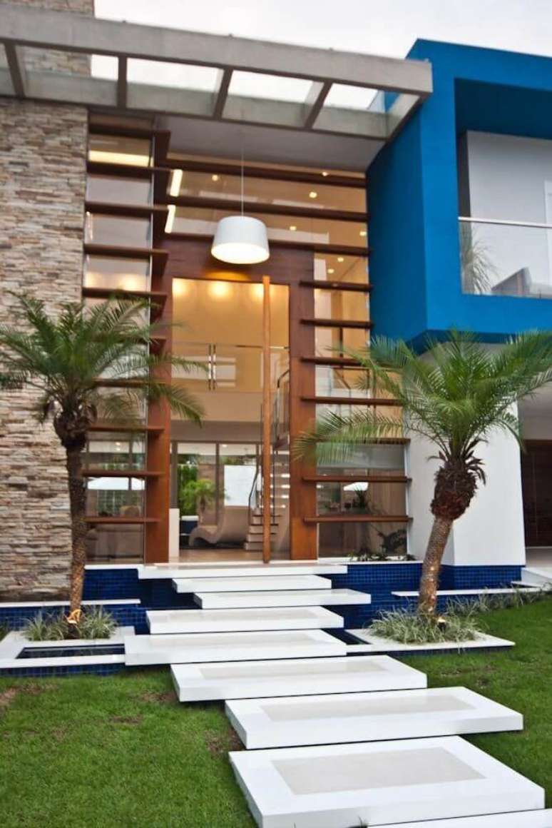 68. Cores de casas com tons de azul e madeira. Fonte: Alexandre Ferraz de Oliveira