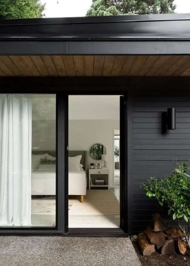 63. Cores de casas com fachada cinza escuro. Fonte: One Kindesign