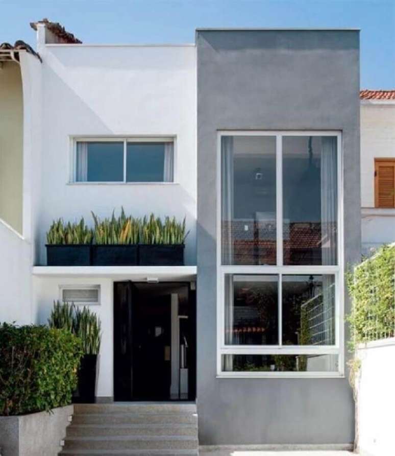 17. Com certeza cores de casas neutras como o cinza é uma das mais procuradas cores para pintar casa. Fonte: Arte Decore