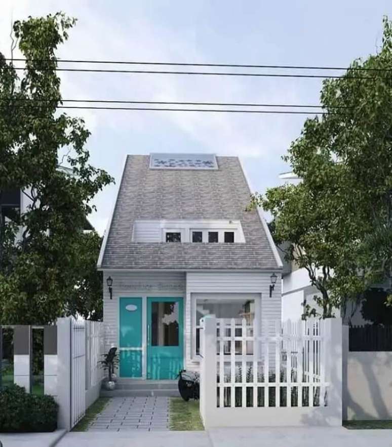 83. Cores de casas simples: fachada branca com porta de entrada azul. Fonte: Ideias Decor