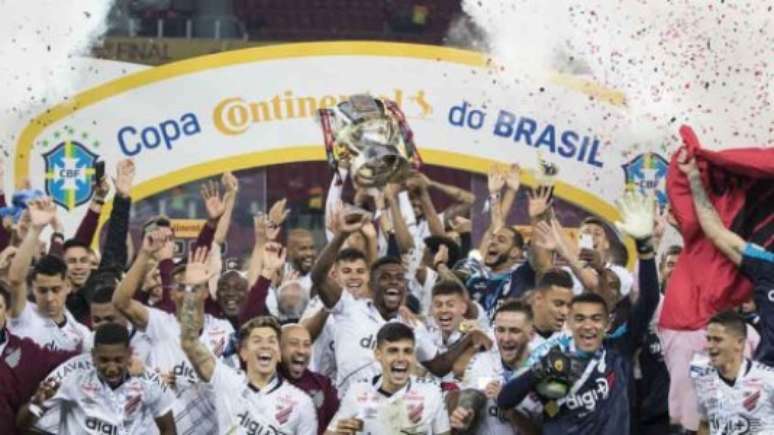 Santos e Léo Pereira conquistaram Copa do Brasil em 2019 (Foto: Digue Cardoso/Agencia Freelancer)