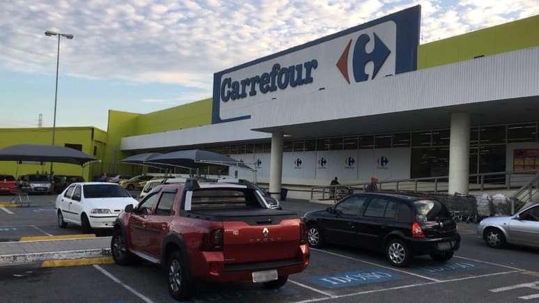 Imagem mostra unidade da rede de supermercados Carrefour.