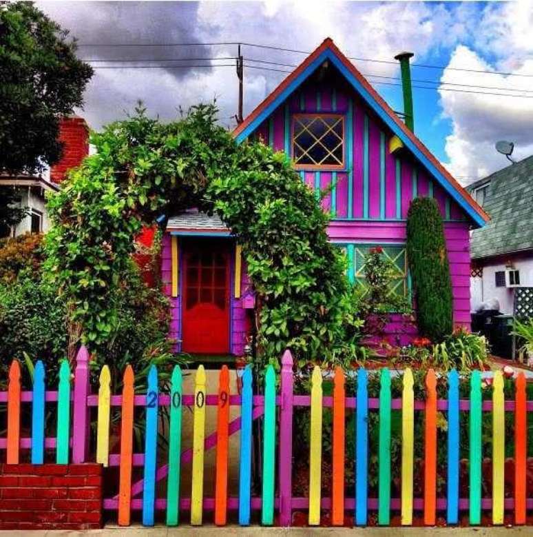 95. Cores de casas: se inspire neste projeto colorido. Fonte: Decor Fácil