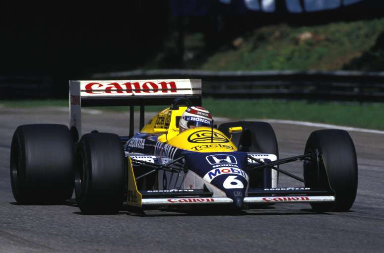 Piquet a bordo do Williiams FW11B, utilizado na campanha do tri, em 1987