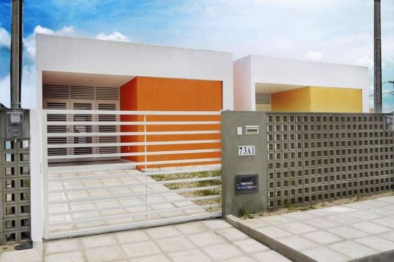 85. Cores de casas térreas com fachada laranja e amarela. Fonte: Martins Lucena