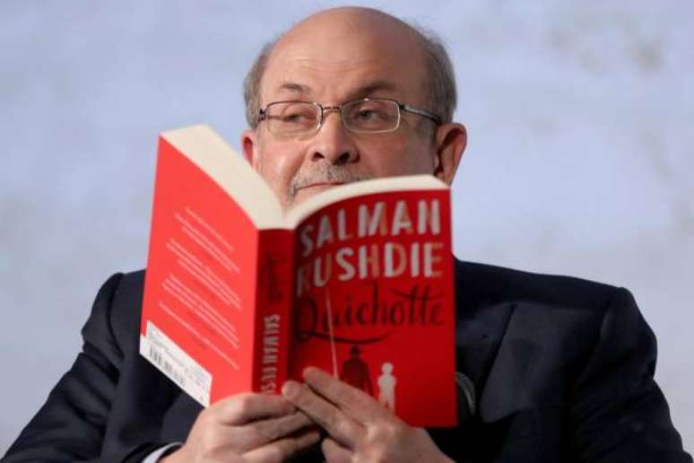 Salman Rushdie será homenageado por outros escritores em Nova York