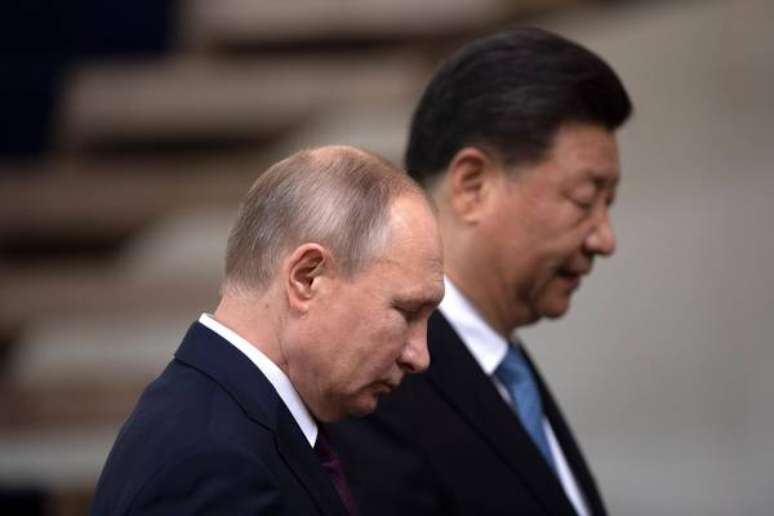 Os presidentes da Rússia, Vladimir Putin, e da China, Xi Jinping