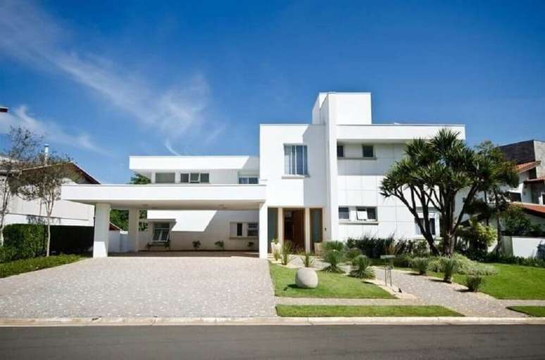 26. O branco é uma das cores para casa mais usada com cores de casas. Fonte: Decoratorist