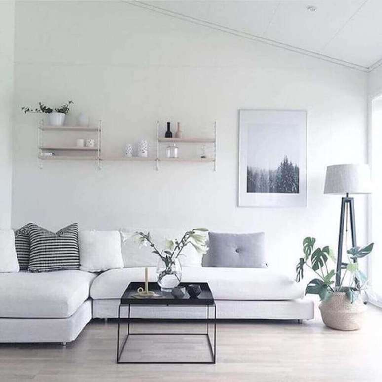 48. Cores de casas de decoração de sala toda clean e moderna. Fonte: Bhauss