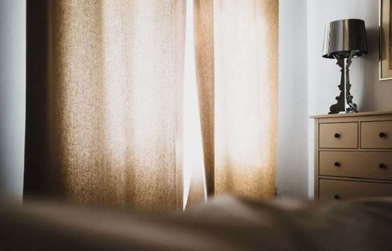2. Escolher a cortina de tecido para quarto ideal, fará com que seu quarto tenha mais personalidade. Fonte: Unsplash