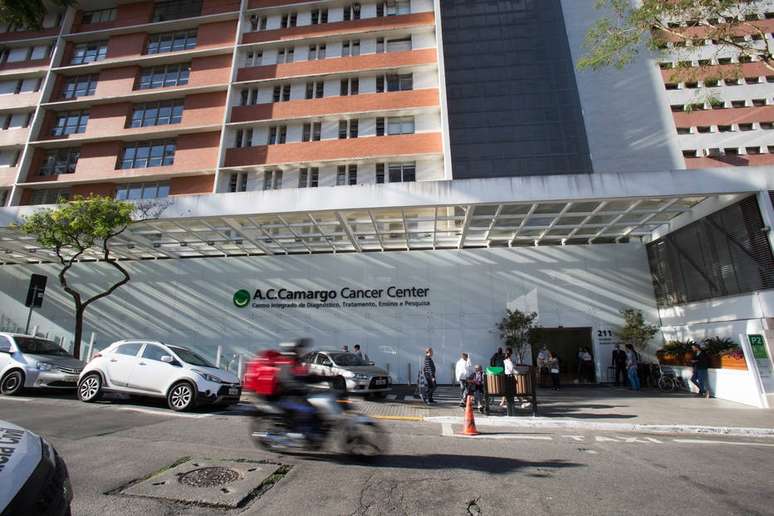Fachada do A.C.Camargo em São Paulo; hospital deve deixar de atender pacientes do SUS a partir de dezembro deste ano 