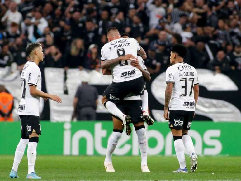 Intensidade em campo foi uma das virtudes do Timão contra o Dragão (Foto: Rodrigo Coca/Agência Corinthians)