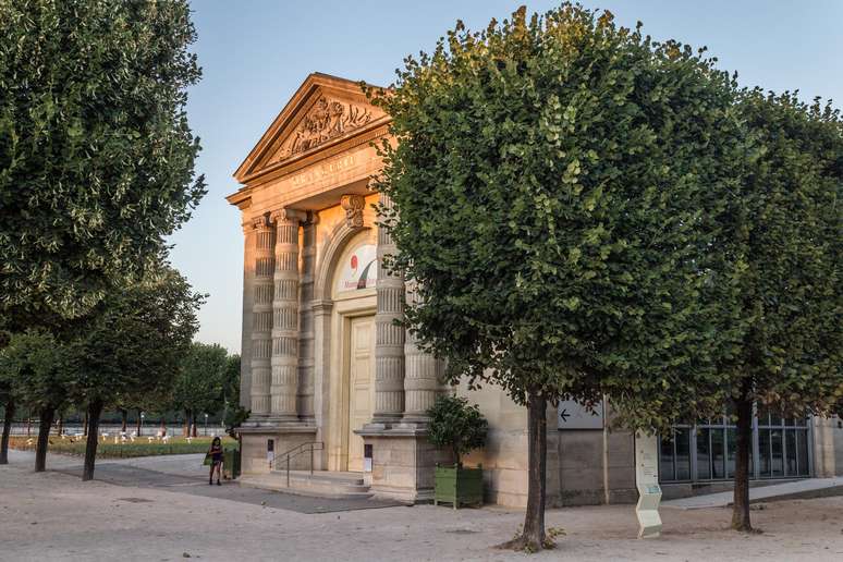 O museu L'Orangerie fica em meio ao Jardim das Tulherias.