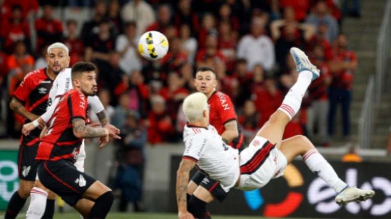 Pedro marcou golaço pelo Flamengo (Foto: Albari Rosa/Lancepress!)