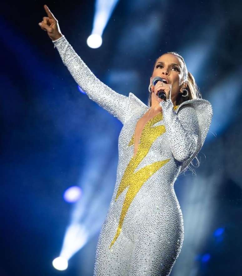 O look de Ivete Sangalo foi bem memor&aacute;vel 