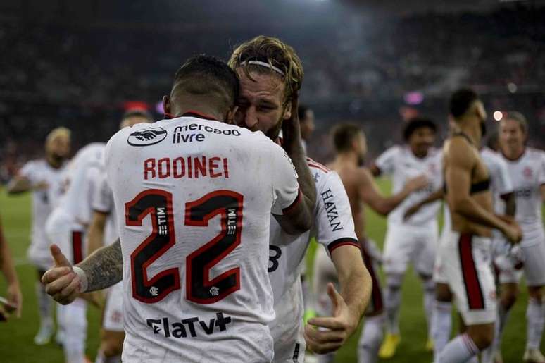 Rodinei e Léo Pereira foram destaques na vitória sobre o Athletico (Foto: Marcelo Cortes/Flamengo)