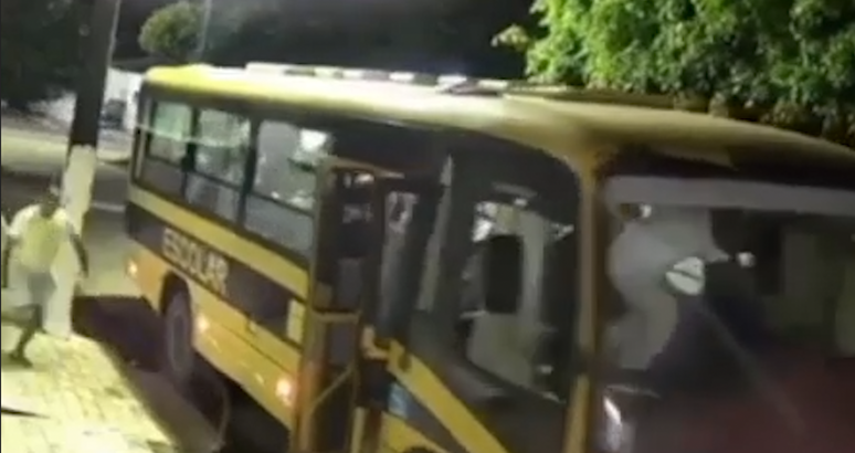 Estudante impede acidente com ônibus escolar desgovernado na Paraíba