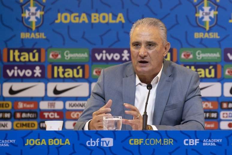 Tite concedeu entrevista para a Rádio Itatiaia (Foto: Lucas Figueiredo / CBF)