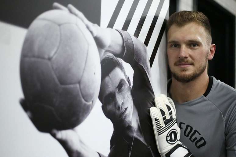 Lucas Perri é um dos dez reforços do botafogo para a sequência do Campeonato Brasileiro (Foto: Vitor Silva/Botafogo)