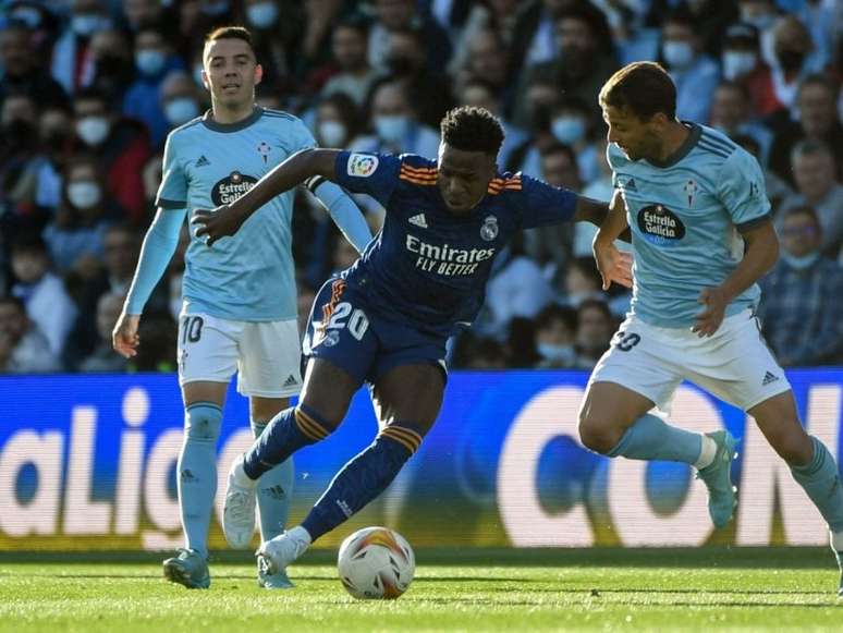 Vini Jr. será titular mais uma vez pelo Real Madrid (Foto: MIGUEL RIOPA / AFP)