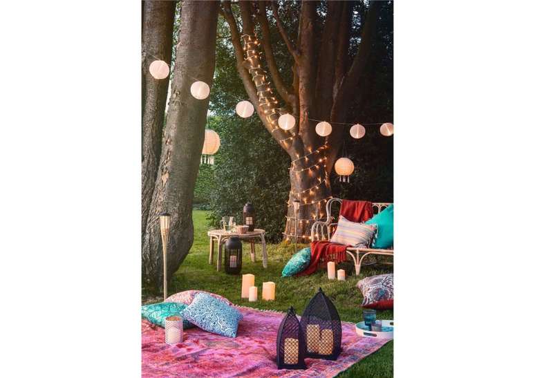 Combine cores e texturas com camadas de tecidos e estofados.