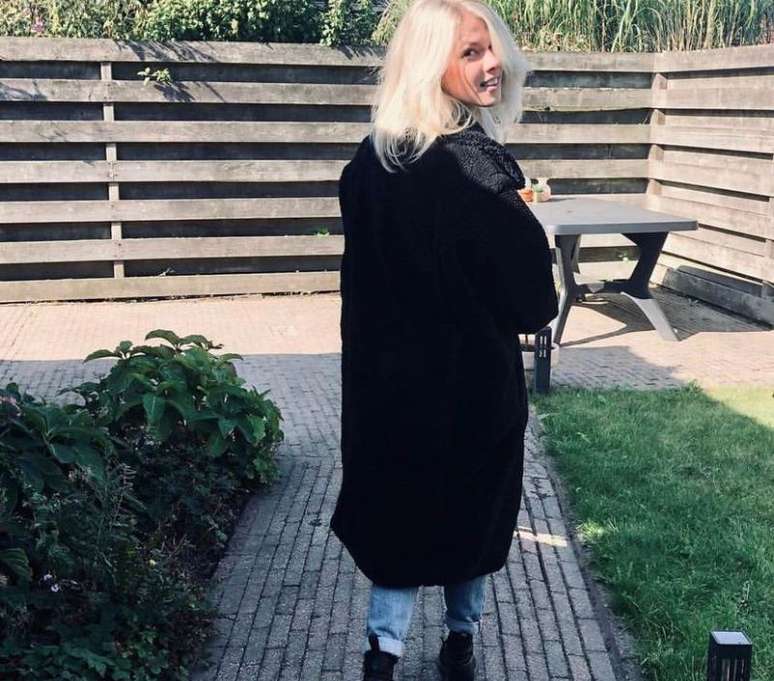 O casaco teddy preto vai bem em qualquer estilo (Reprodu&ccedil;&atilde;o/Instagram @droomgoud)