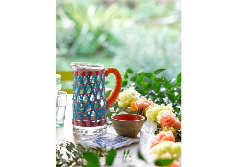 Atualize seus utens&iacute;lios de jantar ao ar livre, decora&ccedil;&otilde;es de mesa e folhagens s&atilde;o maneiras simples de criar uma atmosfera adequada para suas ideias de jardim boho, sem gastar uma fortuna.