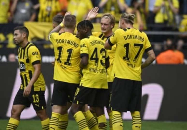 Borussia Dortmund perdeu a primeira no Alemão (Foto: SASCHA SCHUERMANN / AFP)