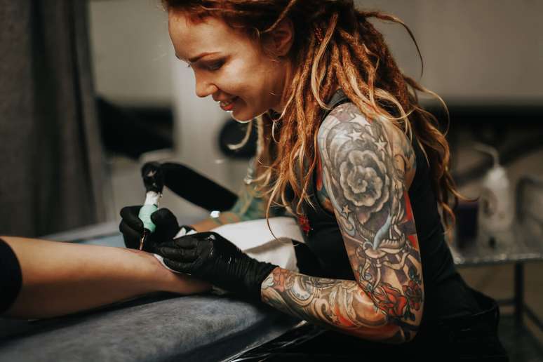 Tintas usadas em tatuagens podem causar doenças? Entenda os riscos