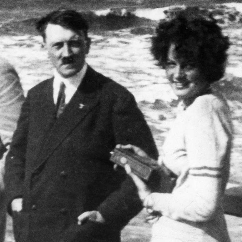 'Sinto que devo zelar por ela', declarou Adolf Hitler sobre Geli Raubal