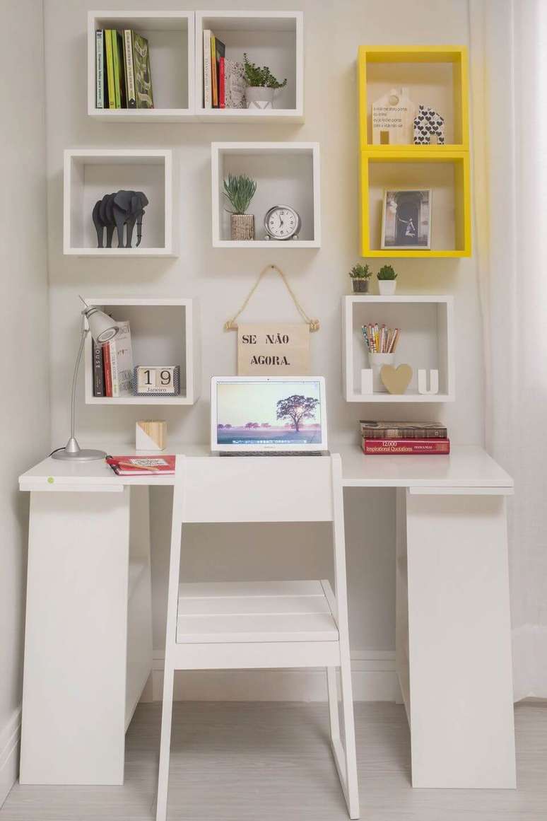 42. &Eacute; muito comum encontrar decora&ccedil;&otilde;es com cor amarela combinada com branco. Projeto de Meu M&oacute;vel de Madeira