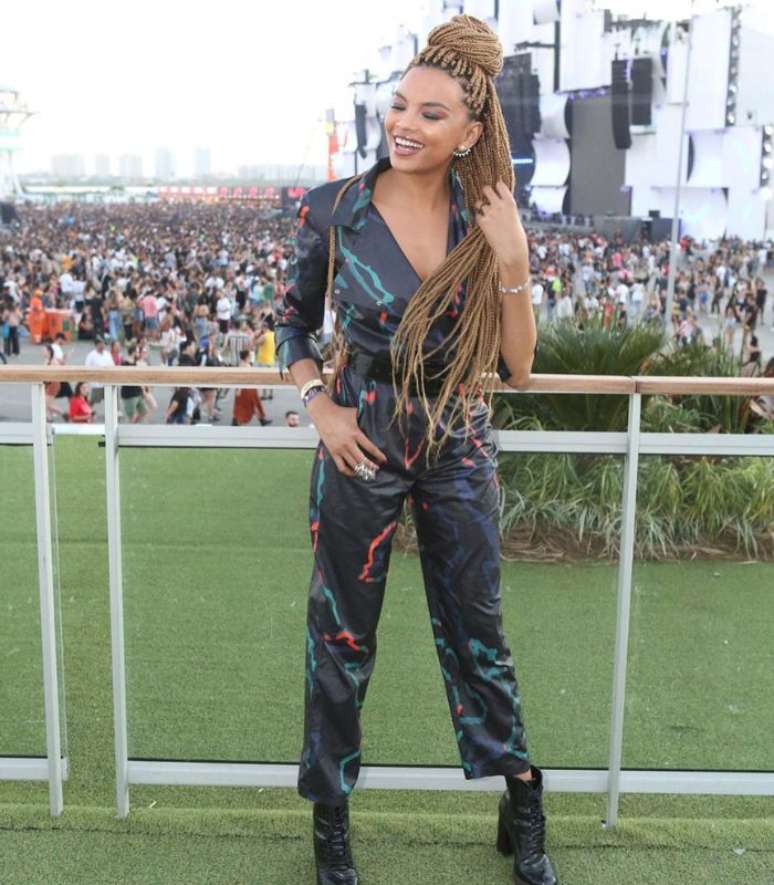 Looks all black s&atilde;o uma boa op&ccedil;&atilde;o para quem n&atilde;o sabe o que vestir (Cr&eacute;ditos: Instagram / @lucyramos_)