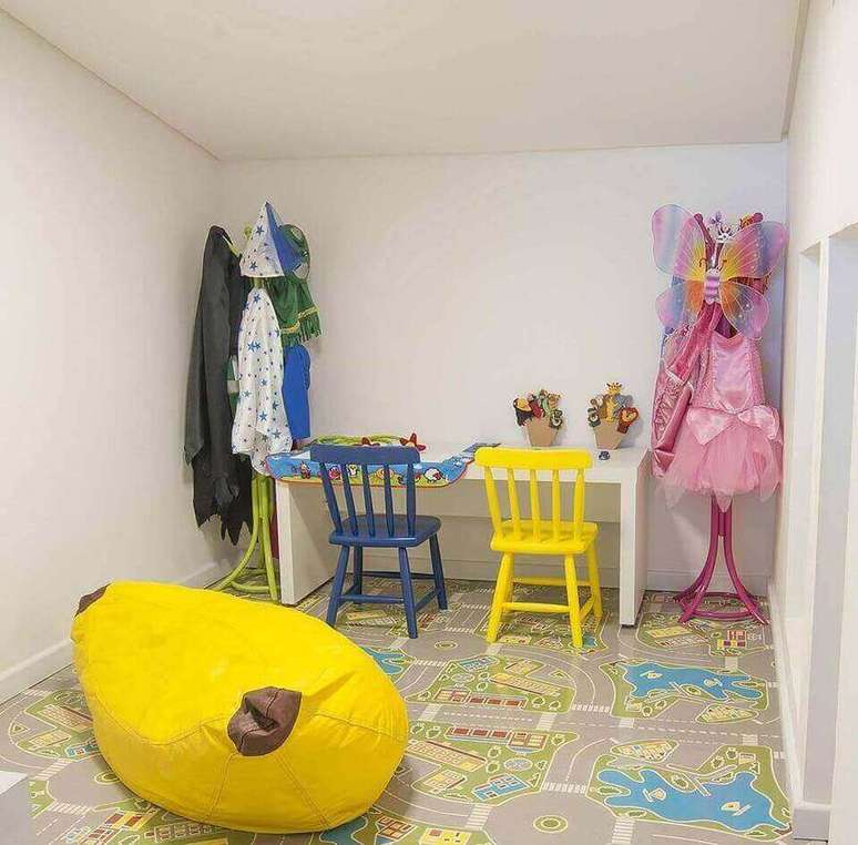 37. O bom da cor amarela &eacute; o destaque que oferece ao c&ocirc;modo. Projeto de Analu Andrade