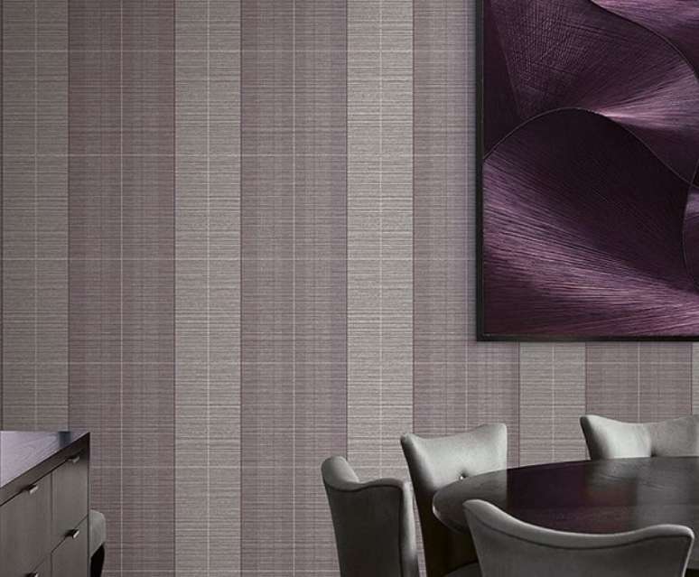 23. Papel de parede roxa e cinza para decora&ccedil;&atilde;o neutra &ndash; Foto