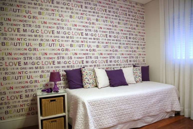 53. Quarto de menina com papel de parede roxa &ndash; Foto Meyer Cortez Arquitetura e Design