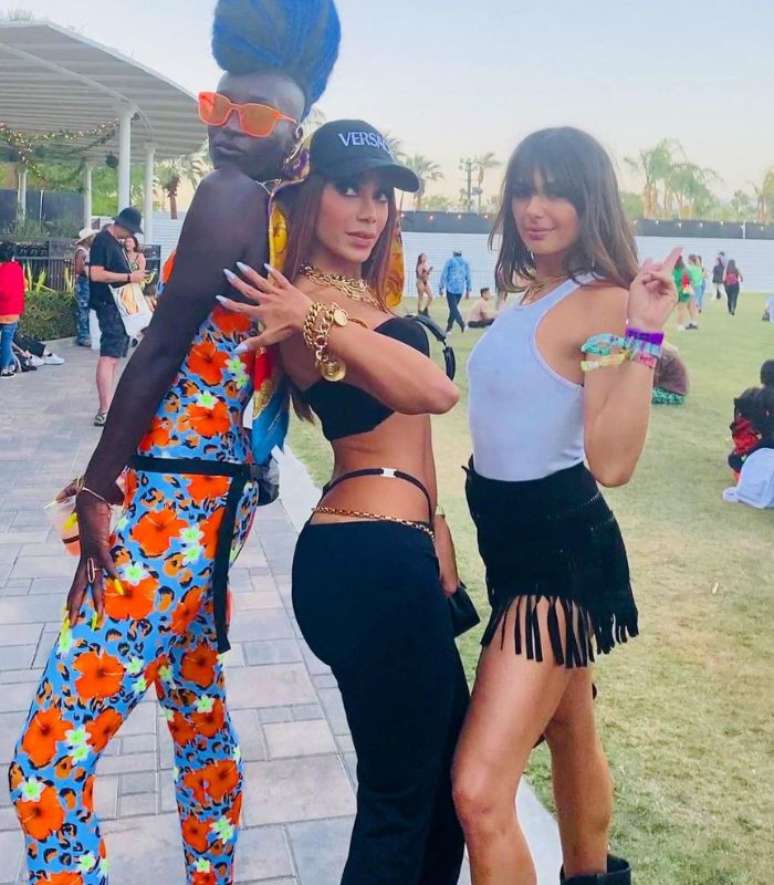 Isis Valverde publicou fotos de minissaia no Coachella (Créditos: Instagram / @isisvalverde)