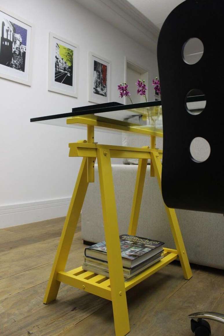 40. A cor amarela pode estar nos detalhes do m&oacute;vel. Projeto de Toca Arquitetura