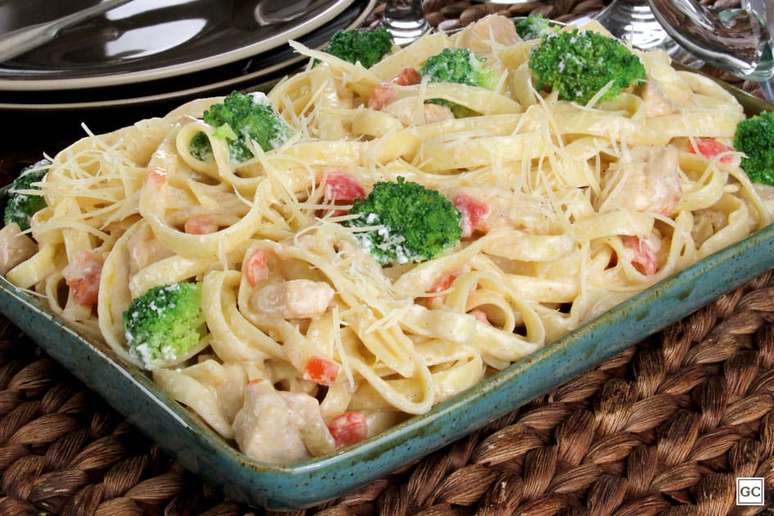 Macarr&atilde;o ao molho de frango | Foto: Guia da Cozinha