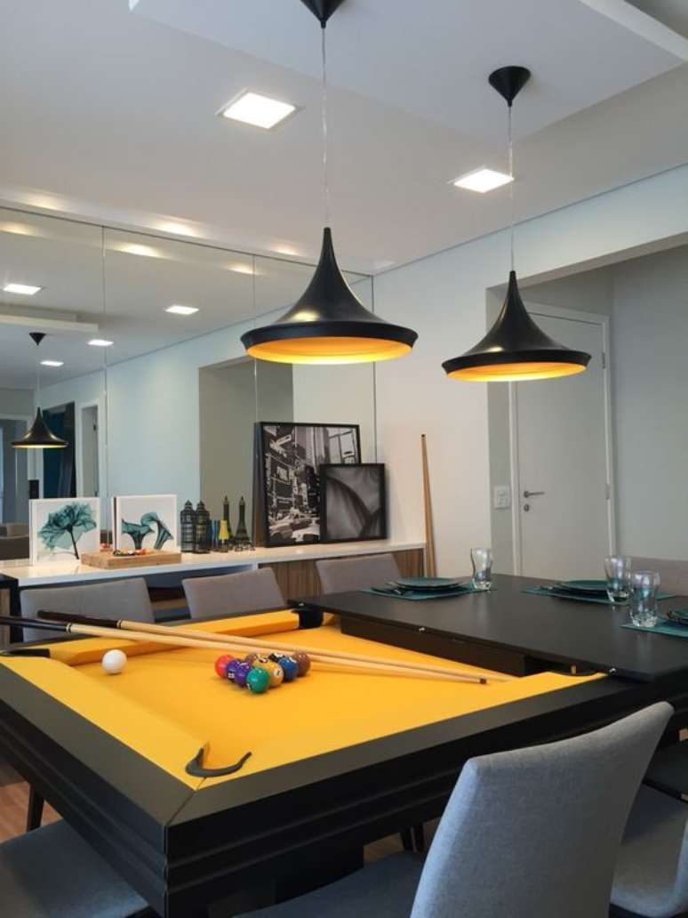 87. A cor amarela pode estar em diferentes elementos decorativos, at&eacute; nos mais inusitados. Foto: The Design Inspo