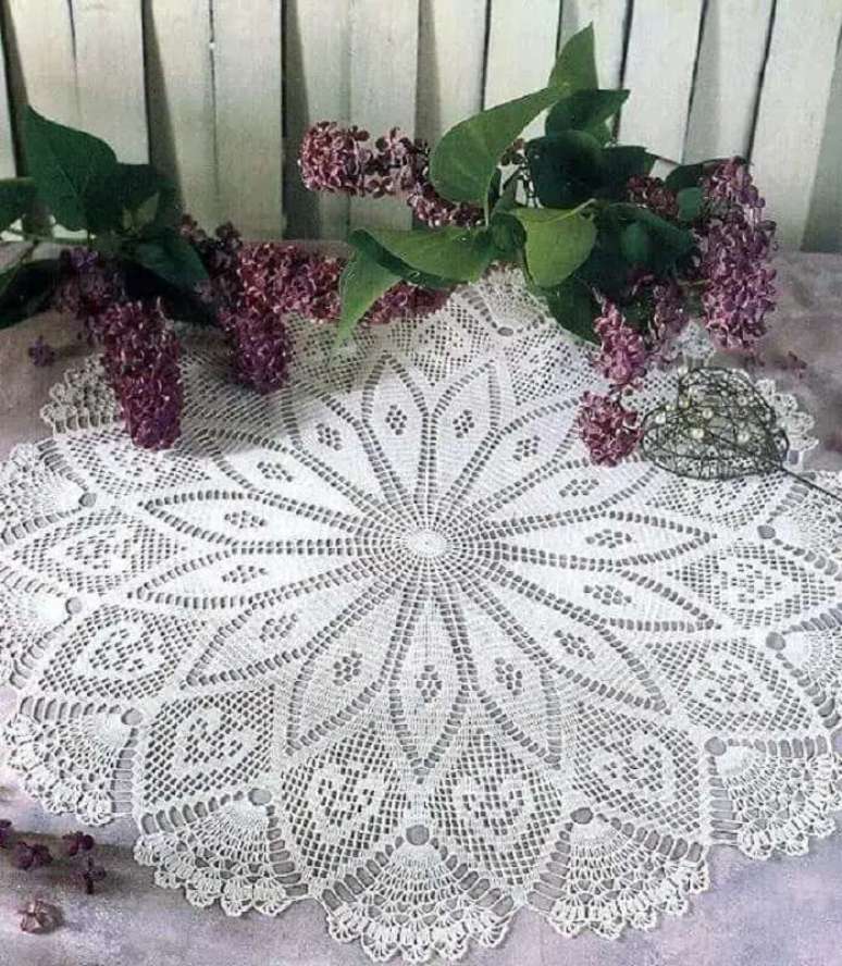 18. Decora&ccedil;&atilde;o com toalha de mesa de croch&ecirc;. Fonte: Etsy
