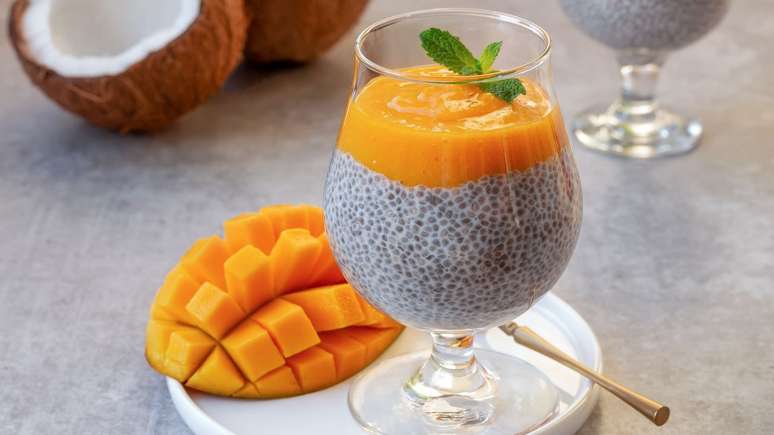 A semente de chia pode ser consumida com frutas (Créditos: Shutterstock)