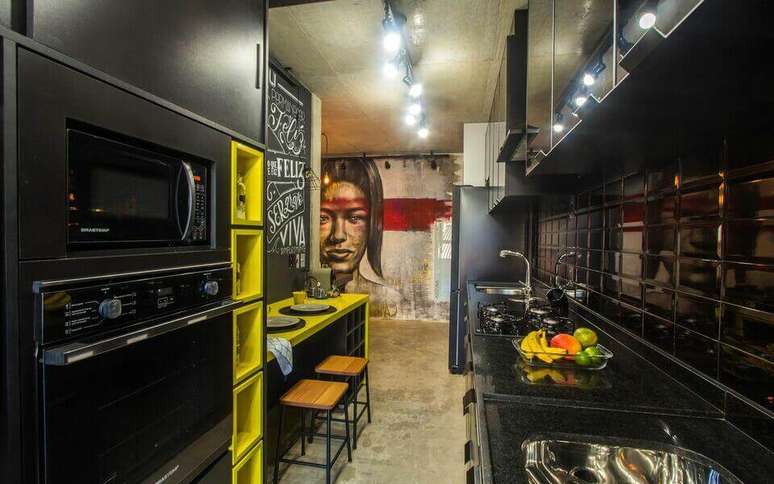 32. Nichos de cor amarela deixa tudo muito mais bonito. Projeto de Verassiano Arquitetura