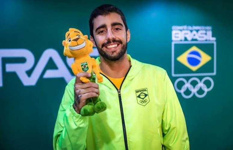 Pedro Scooby já está trajado de Brasil (Foto: Divulgação/COB)