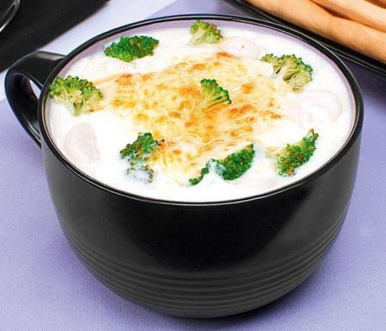 Sopa de creme de palmito com brócolis (Reprodução / Guia da Cozinha)