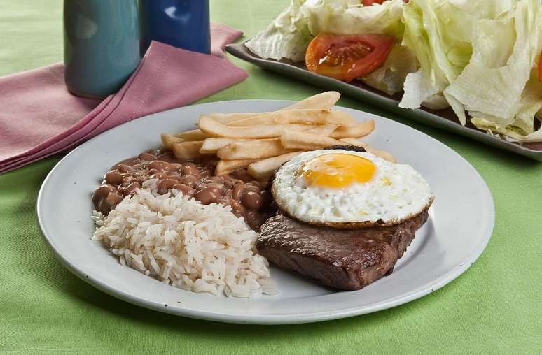 Bife a cavalo | Foto: Guia da Cozinha