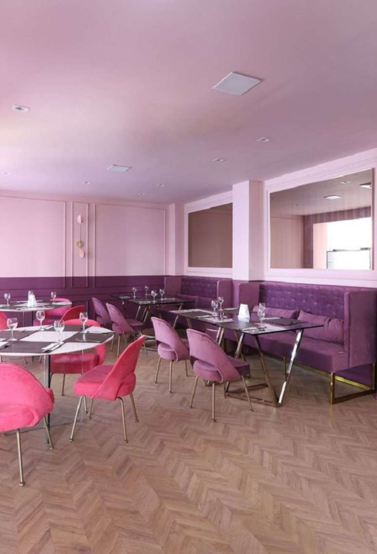 33. Parede roxa e lil&aacute;s na decora&ccedil;&atilde;o moderna &ndash; Foto Casa de Valentina