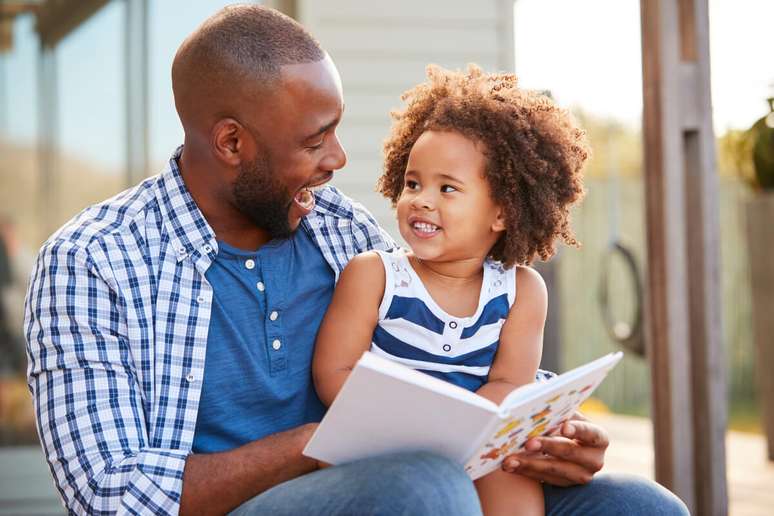 Folclore são tradições passadas entre gerações (Imagem: Shutterstock)